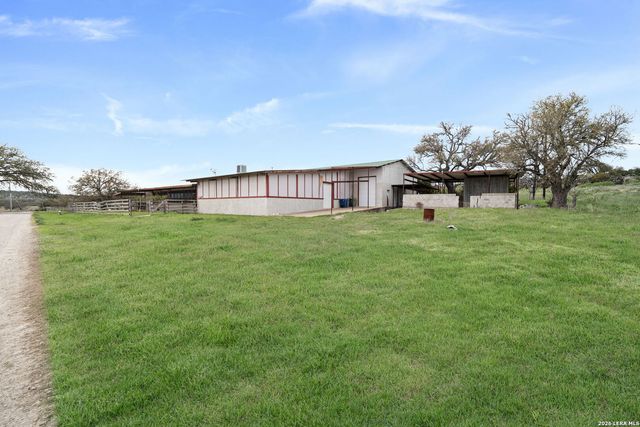 2421 Usener Rd, Fredericksburg, TX 78624
