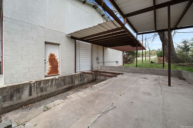 2421 Usener Rd, Fredericksburg, TX 78624