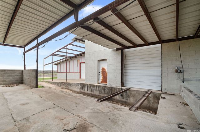 2421 Usener Rd, Fredericksburg, TX 78624