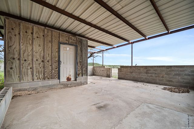 2421 Usener Rd, Fredericksburg, TX 78624