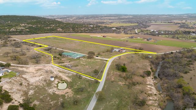 2421 Usener Rd, Fredericksburg, TX 78624
