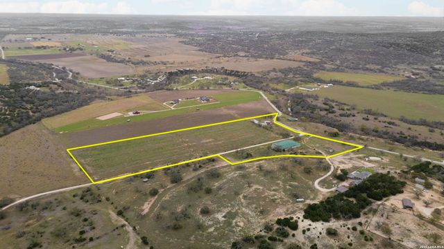 2421 Usener Rd, Fredericksburg, TX 78624