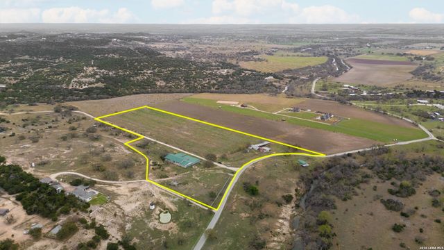 2421 Usener Rd, Fredericksburg, TX 78624
