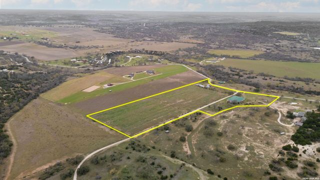 2421 Usener Rd, Fredericksburg, TX 78624