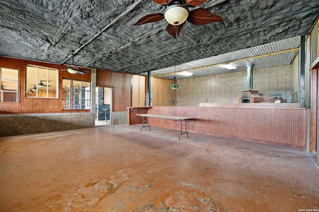 2421 Usener Rd, Fredericksburg, TX 78624