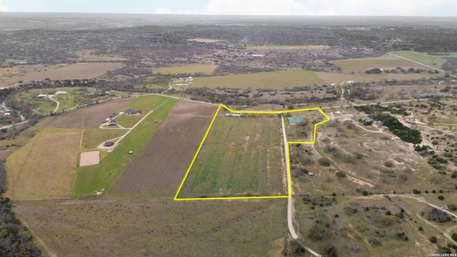 2421 Usener Rd, Fredericksburg, TX 78624