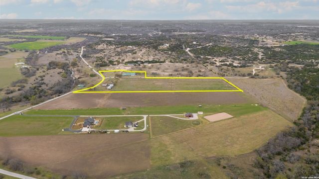 2421 Usener Rd, Fredericksburg, TX 78624