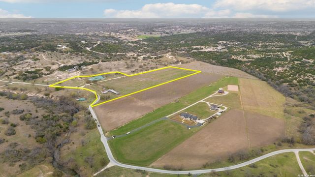 2421 Usener Rd, Fredericksburg, TX 78624