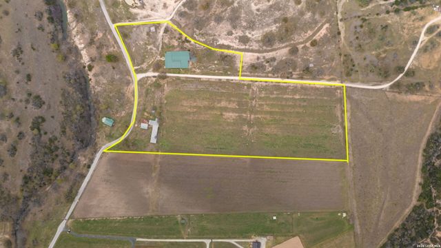 2421 Usener Rd, Fredericksburg, TX 78624