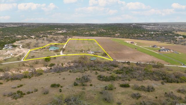 2421 Usener Rd, Fredericksburg, TX 78624