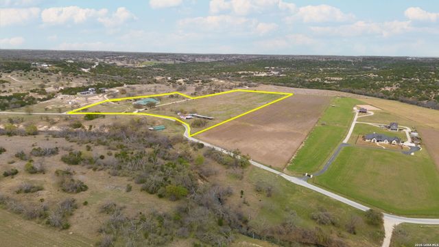 2421 Usener Rd, Fredericksburg, TX 78624