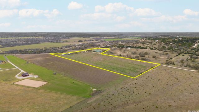 2421 Usener Rd, Fredericksburg, TX 78624