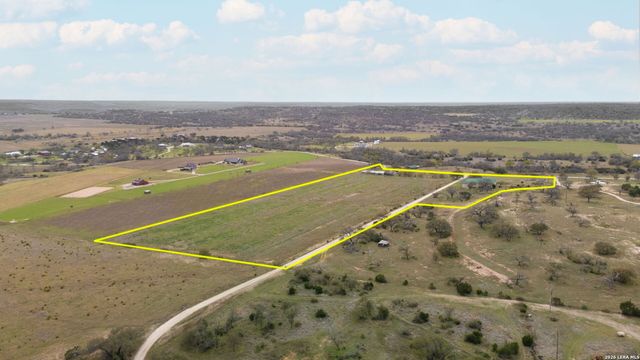 2421 Usener Rd, Fredericksburg, TX 78624