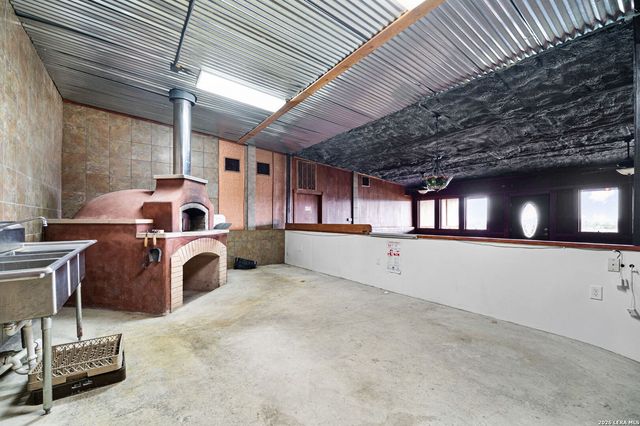 2421 Usener Rd, Fredericksburg, TX 78624