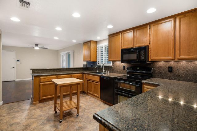 7458 Black Tree Ln, Citrus Heights, CA 95610