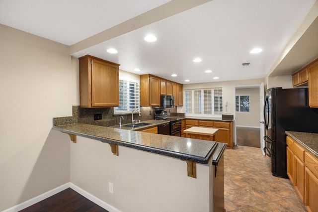 7458 Black Tree Ln, Citrus Heights, CA 95610