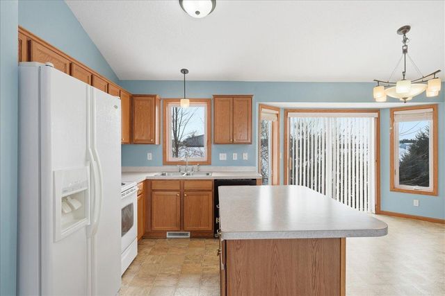 821 River Terrace, Prescott, WI 54021