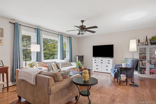 35 Beverly Drive, Warwick, NY 10990