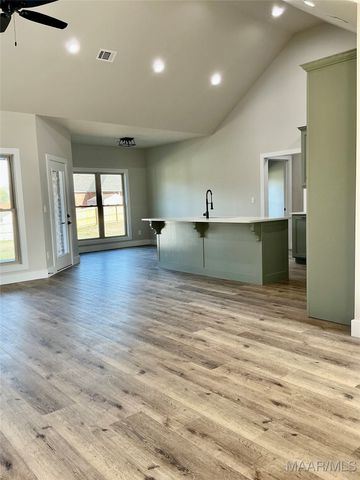 638 Chanlee Drive, Deatsville, AL 36022