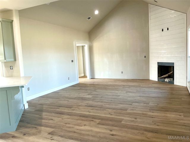 638 Chanlee Drive, Deatsville, AL 36022