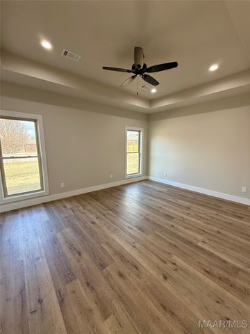 638 Chanlee Drive, Deatsville, AL 36022