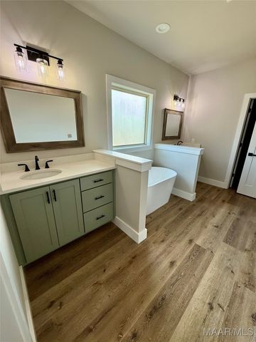 638 Chanlee Drive, Deatsville, AL 36022