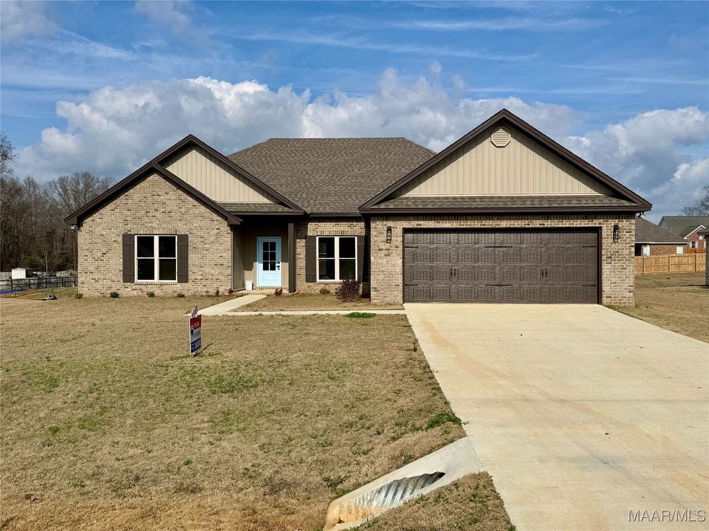 638 Chanlee Drive, Deatsville, AL 36022