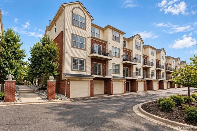 3094 Camden Drive, Troy, MI 48084
