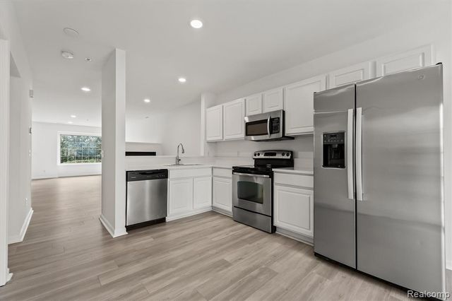 3094 Camden Drive, Troy, MI 48084