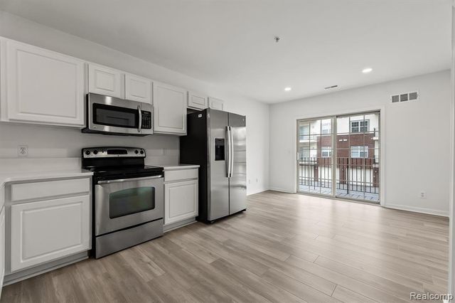 3094 Camden Drive, Troy, MI 48084