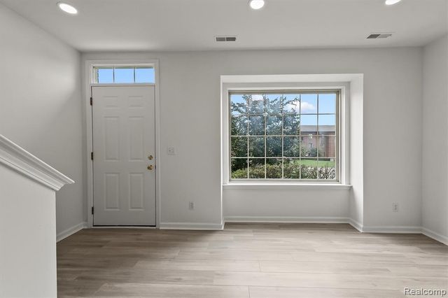 3094 Camden Drive, Troy, MI 48084