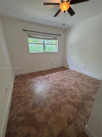 410 Pinecrest Dr 2 2, Miami Springs, FL 33166