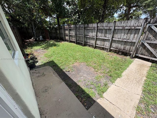 410 Pinecrest Dr 2 2, Miami Springs, FL 33166