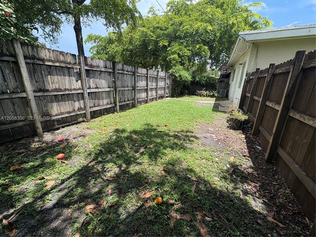 410 Pinecrest Dr 2 2, Miami Springs, FL 33166