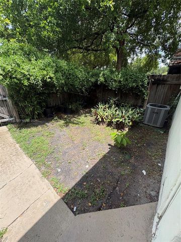 410 Pinecrest Dr 2 2, Miami Springs, FL 33166