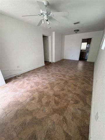410 Pinecrest Dr 2 2, Miami Springs, FL 33166