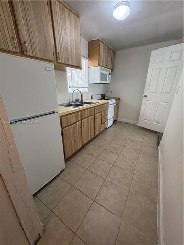 410 Pinecrest Dr 2 2, Miami Springs, FL 33166