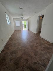 410 Pinecrest Dr 2 2, Miami Springs, FL 33166