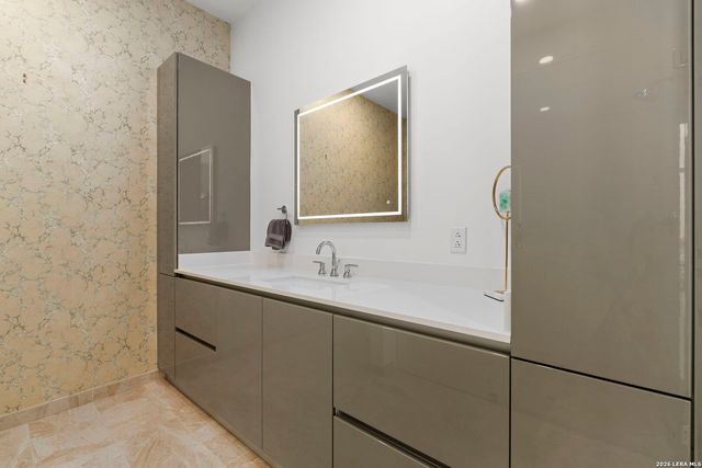 123 Lexington Ave Apt 1703, San Antonio, TX 78205