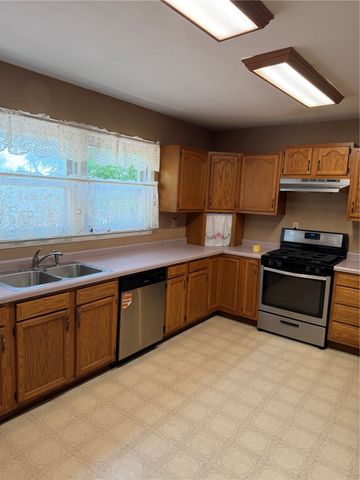 344 SW 28th Avenue, Cedar Rapids, IA 52404
