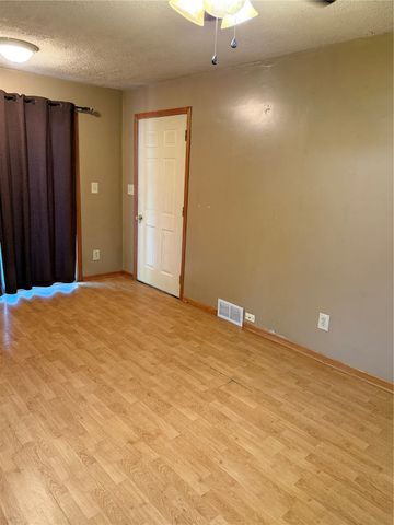 344 SW 28th Avenue, Cedar Rapids, IA 52404