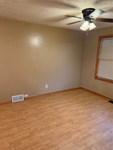 344 SW 28th Avenue, Cedar Rapids, IA 52404