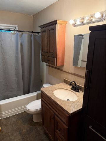344 SW 28th Avenue, Cedar Rapids, IA 52404