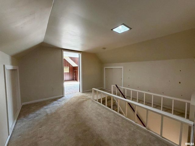 135 10TH Street, Carmi, IL 62821