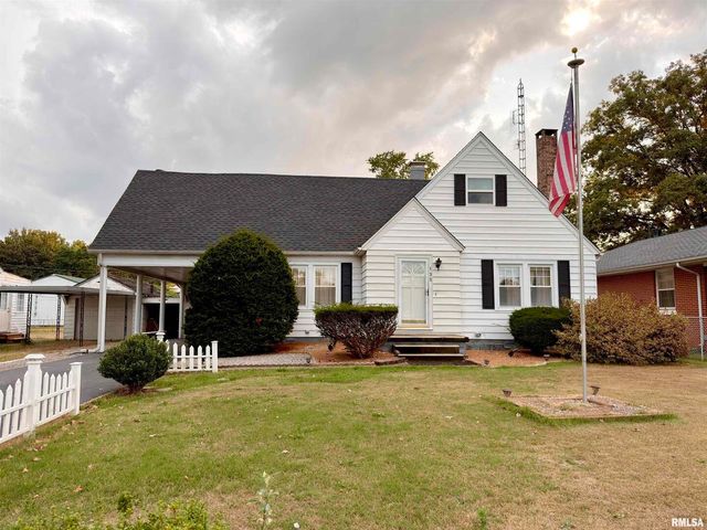 135 10TH Street, Carmi, IL 62821