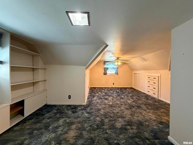 135 10TH Street, Carmi, IL 62821