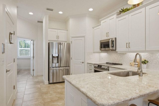 3201 NAUTICAL PLACE S, St Petersburg, FL 33712