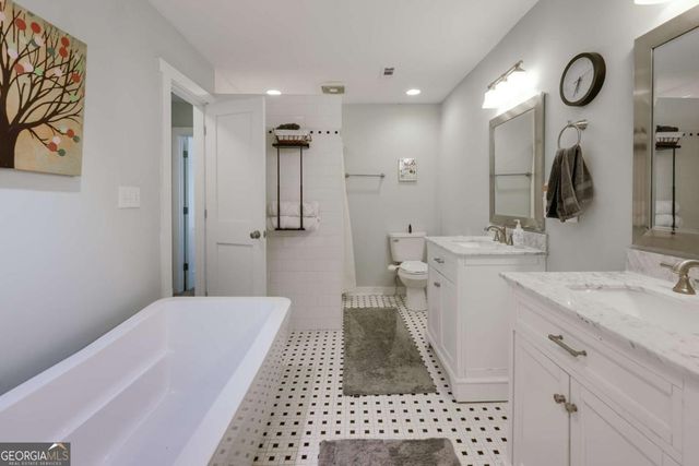 200 The Plaza, Athens, GA 30606