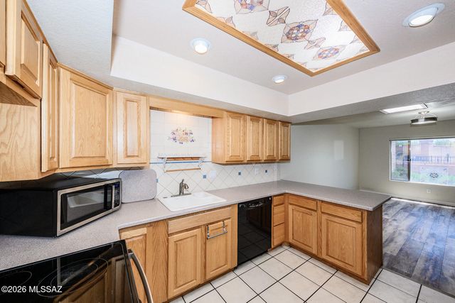 2406 N Shade Tree Circle, Tucson, AZ 85715