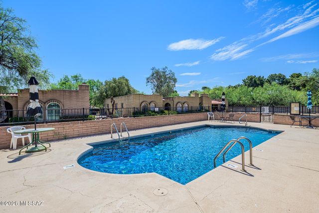 2406 N Shade Tree Circle, Tucson, AZ 85715